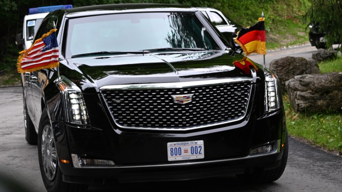 Abreise vom G-7-Gipfel: Die Limousine des US-Präsidenten Biden verlässt den G-7-Gipfel auf Schloß Elmau.