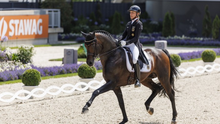 Dressurreiten: "Das Pferd war super, die Reiterin nicht so": Ingrid Klimke landete auf einem für sie indiskutablen 17. Platz.