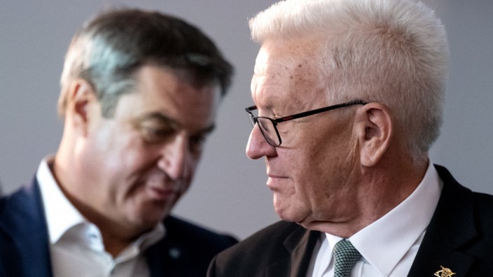 SZ-Nachhaltigkeitsgipfel: Warnen vor einem kalten Winter: Die Ministerpräsidenten Winfried Kretschmann (rechts) und Markus Söder.