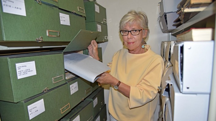 SZ-Serie: Ortsgedächtnis: Angelika Steer leitet das Archiv in Olching, zuvor war sie für das Kulturzentrum Kom verantwortlich.