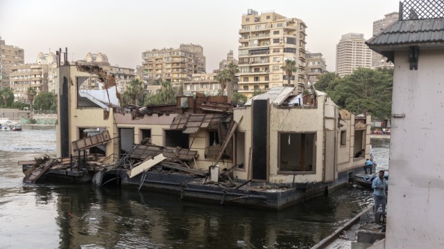 Stadtplanung in Kairo: Vorbei: Diesmal waren die Behörden erstaunlich effizient. Die Überreste eines zerstörten Hausboots in der vergangenen Woche.