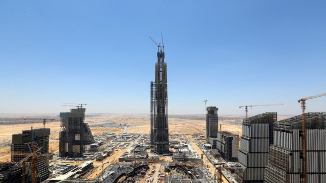 Stadtplanung in Kairo: Der höchste Turm Afrikas, die zweitgrößte Moschee der Welt: In der Wüste wird seit Jahren an einer bislang namenlosen neuen Hauptstadt gebaut.