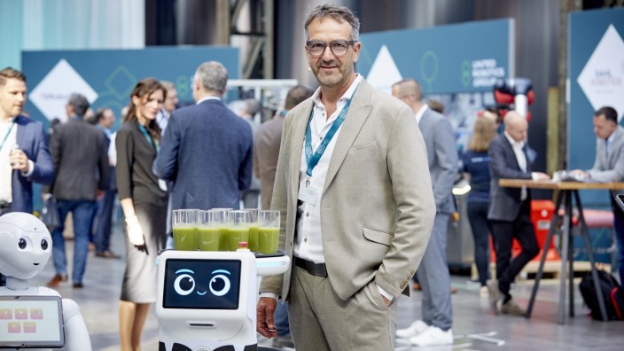 Roboter: Thomas Hähn, Geschäftsführer der United Robotics Group, glaubt, dass Dienstleistungsroboter künftig stärker zum Einsatz kommen.