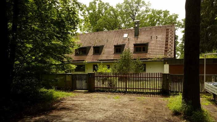 Immobilienmarkt: In Hartmannshofen stehen viele Häuser im Besitz des Freistaats leer. Um die künftige Nutzung gibt es Streit.