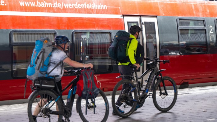 Zugverkehr im Freistaat: Der regionale Schienennahverkehr in Bayern hat kein schlüssiges Gesamtkonzept. Ideen gibt es zwar reichlich, doch das alleine reicht nicht aus.