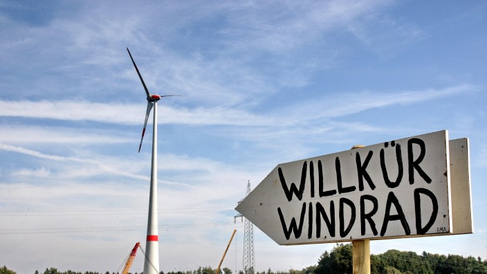 Energiewende im Kreis Freising: Windräder werden dringend gebraucht, um die Energiewende zu schaffen. Die Bürgermeisterinnen und Bürgermeister fürchten aber den Widerstand der Bevölkerung, so wie seinerzeit beim Bau der Anlage bei Paunzhausen.