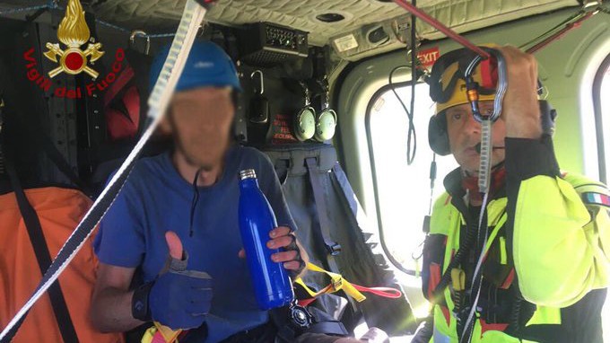 Monte Matajur in Italien: Der vom Weg abgekommene Wanderer nach seiner Rettung an Bord eines Helikopters.