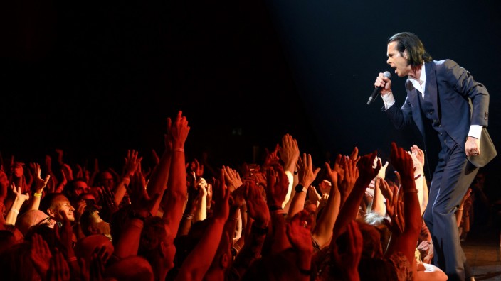 Nick Cave in Montreux: Nick Cave spricht zum Volk, geschehen am 2. Juli beim Jazz Festival in Montreux.