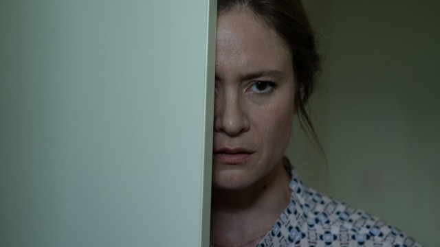 "Das weiße Schweigen" über den Fall Niels Högel: Clara Horn (Julia Jentsch) wird misstrauisch und recherchiert ihrem Kollegen hinterher.