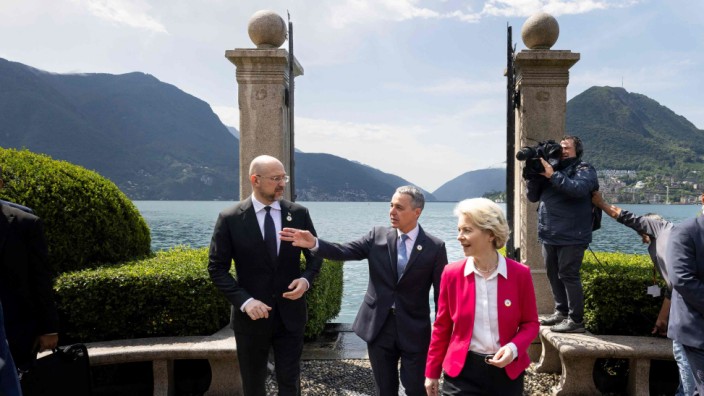 Lugano: Ignazio Cassis, Bundespräsident der Schweiz (Mitte), mit dem ukrainischen Premierminister Denys Schmyhal und EU-Kommissionspräsidentin Ursula von der Leyen.