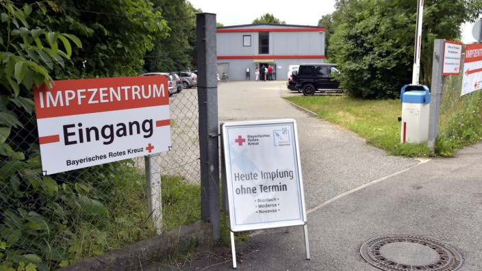 Corona-Pandemie: Termine frei: Das Impfzentrum ist von der Haager Straße an die Dorfener Straße 14 umgezogen.