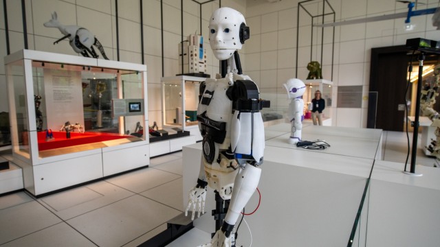Freizeit in München: Humanoide Roboter, die Pflege- und Haushaltshelfer der Zukunft? Erstmals gibt es eine Ausstellung zur Robotik im Deutschen Museum.