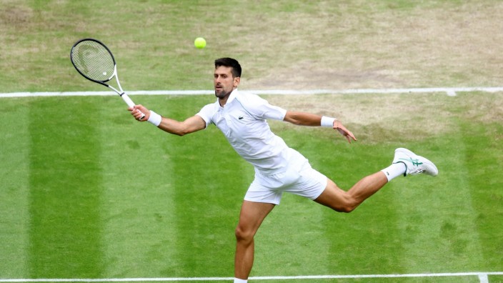 Wimbledon: Das Aus in Wimbledon noch einmal abgewendet: Novak Djokovic.