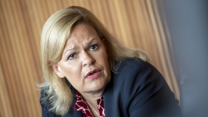 Innenministerium: Bundesinnenministerin Nancy Faeser will mit ihrem Gesetzentwurf sogenannte Kettenduldungen vermeiden.
