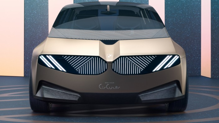 Neue Elektroplattform: Die Frontansicht des BMW i Vision Circular vom vergangenen Jahr gibt erste Hinweise auf das Gesicht der "Neuen Klasse".