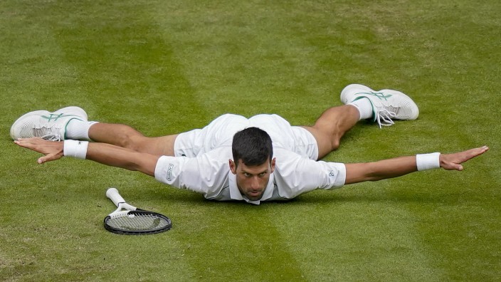 Novak Djokovic: Einmalige Körperbeherrschung: Einer der Favoriten auf den Titel in London - natürlich zusammen mit Rafael Nadal: Novak Djokovic.
