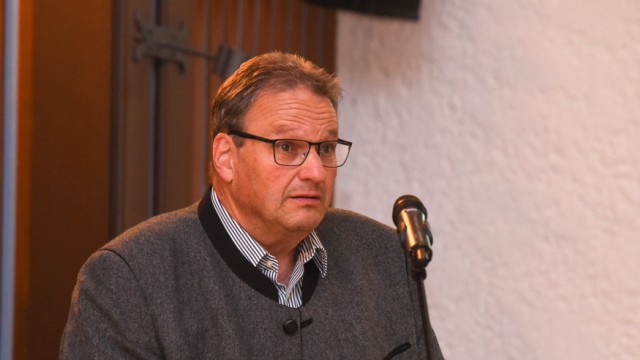 Reaktionen aus der Politik zur S-Bahn: Landrat Josef Niedermaier will sich "markige Worte" sparen.