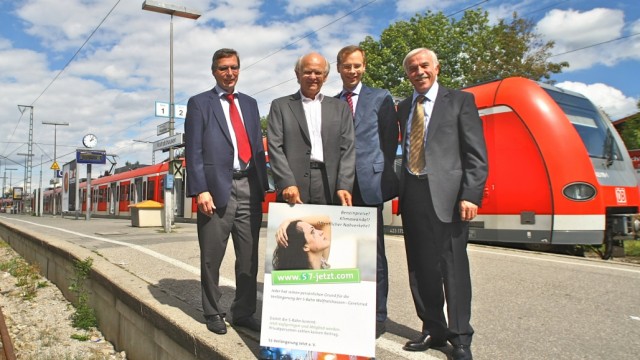 Reaktionen aus der Politik zur S-Bahn: Lang ist's her: Im Jahr 2008 forderte eine Initiative "S7-Verlängerung Jetzt" (von links): Christian von Stülpnagel, Johannes Schneider, Wolfgang Schumann und Reinhold Krämmel.