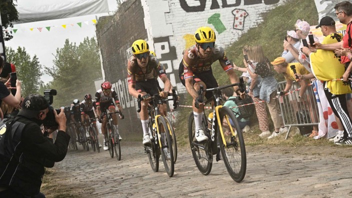 Tour de France: Nach diesem Tag wird es extrem schwer für Primoz Roglic (rechts) im Tour-Klassement noch eine Rolle zu spielen.