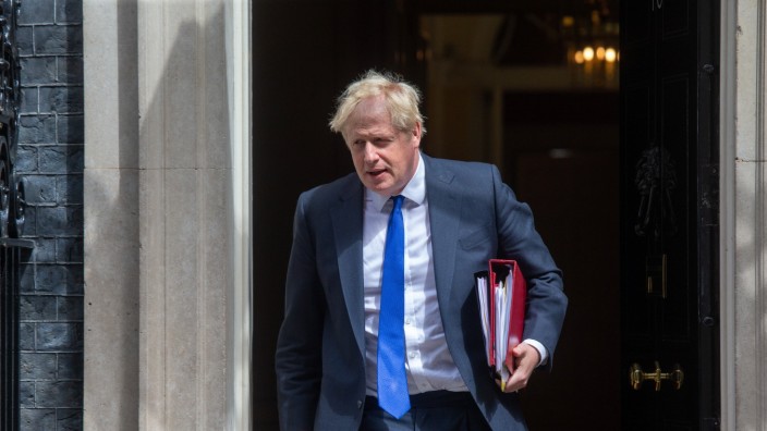 Großbritannien: Premierminister Boris Johnson vor seinem Amtssitz Downing Street 10.