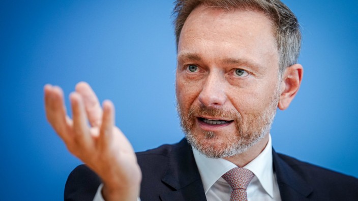 Bundesregierung: Bundesfinanzminister Christian Lindner (FDP) hat durchgeboxt, dass die Schuldenbremse im Haushalt 2023 wieder eingehalten wird.