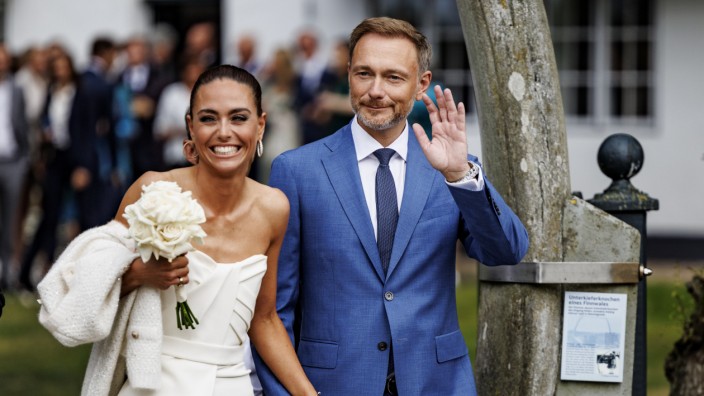 Lindner und Lehfeldt: Bundesfinanzminister Christian Lindner und seine Lebensgefährtin Franca Lehfeldt haben auf Sylt standesamtlich geheiratet.