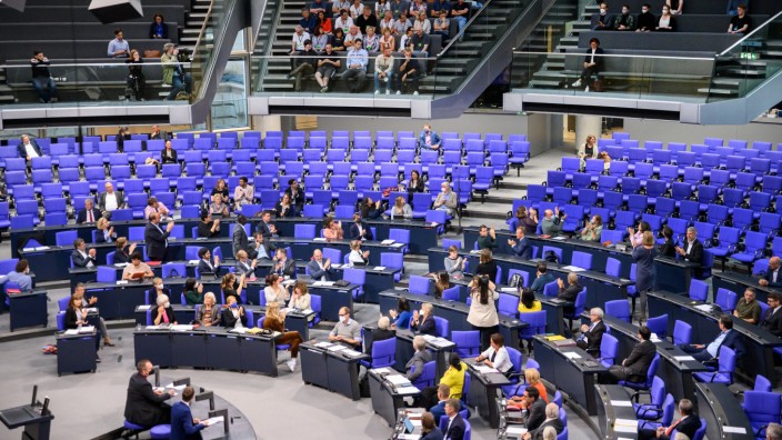 Bundestag: Im Bundestag kann es schon mal spät werden - diesmal wurde es sogar sehr spät (Archivbild).