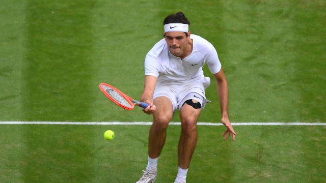 Nadal-Rückzug in Wimbledon: Trieb Rafael Nadal an die körperlichen Grenzen: US-Profi Taylor Fritz gestand nach der Niederlage, er hätte heulen können ob der vertanen Chance, den 22-maligen Grand-Slam-Sieger zu bezwingen.