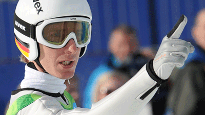 Olympia 2010: Skispringen: Fingerzeig eines deutschen Springers: Michael Uhrmann landete auf einem guten fünften Rang.