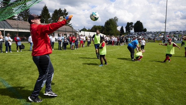 Veranstaltung für den guten Zweck in Sachsenkam: Zehn Jahre Fanklub Bavaria Oberland - das ist ein Fußballspiel der besonderen Art wert.