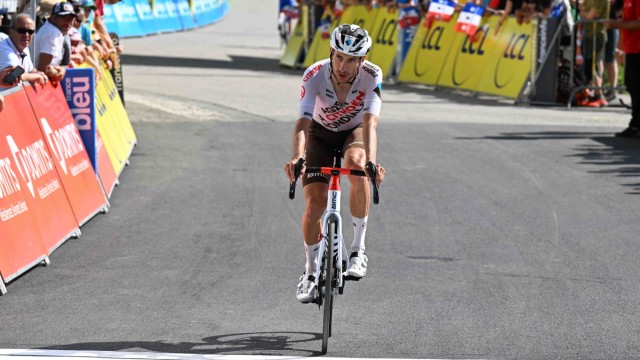 Tour de France: Von Corona gestoppt: Der Radsportler Geoffrey Bouchard (AG2R/Citroën).