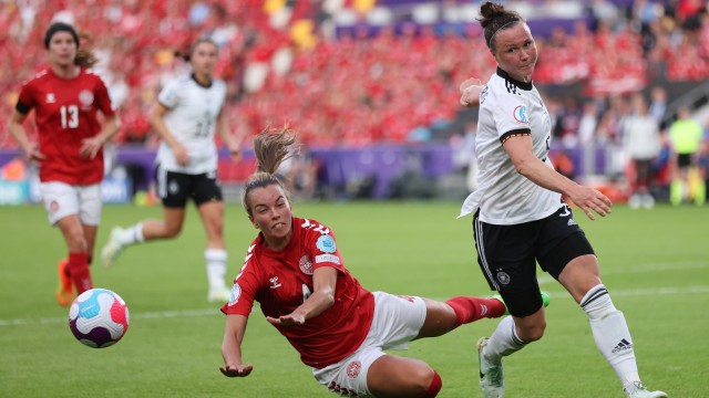 Deutschland bei der Fußball-EM: Marina Hegering (rechts) hielt gegen Dänemark den Laden zusammen, jetzt kommen die technisch begabten Spanierinnen.