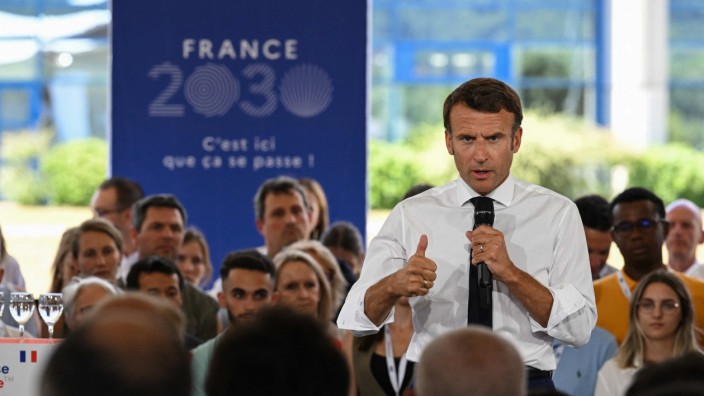 Frankreich: Jacke aus: Macron spricht anlässlich des Baus einer Halbleiterfabrik in Südostfrankreich über seine Investitionspolitik.
