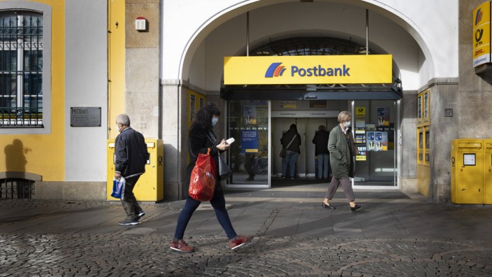 Deutsche Bank: Postbank-Filiale in Bonn: Die Deutsche Bank hat die frühere Post-Tochter bereits vor 14 Jahren übernommen.