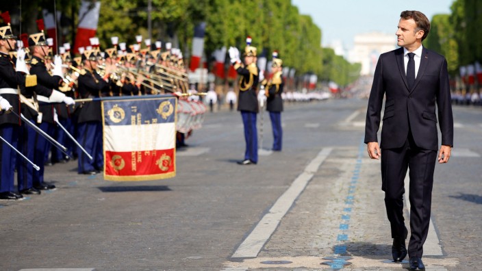 Frankreich: Emmanuel Macron bei der Parade zum 14. Juli auf den Pariser Champs-Élysées.
