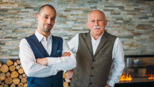 Personalnot im Gastgewerbe: Christopher Appler (links) und Erich Appler sind Geschäftsführer des Business Class Boutique Hotels in Ebersberg.
