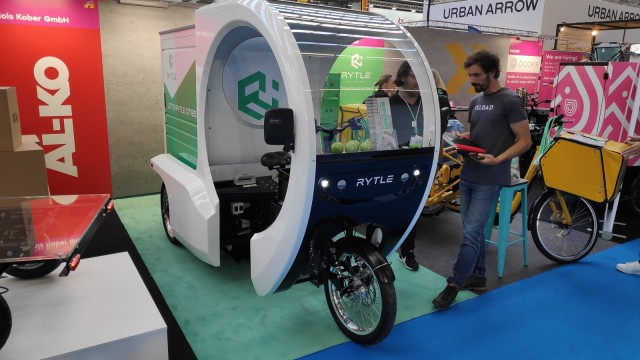 Eurobike: The three-wheeled Vespa rethought: Rytle Mover to take over the courier tours around the city.