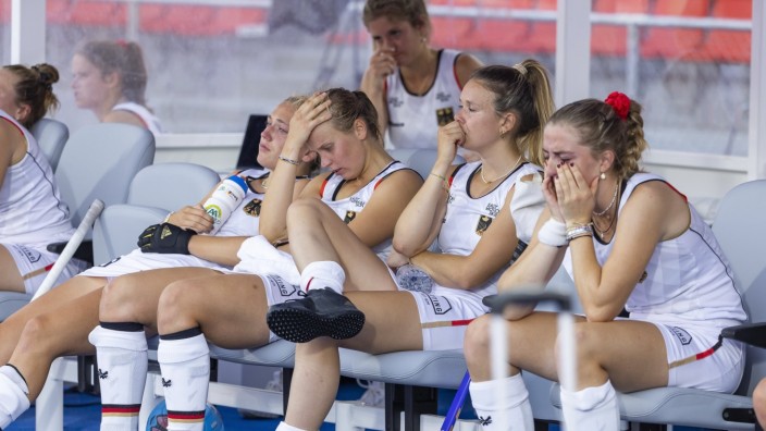 Deutschland bei der Hockey-WM: Auch die zweite Medaillen-Chance nicht genutzt: Die Spielerinnen des Deutschen Hockey-Bundes nach der Niederlage um Bronze gegen Australien.
