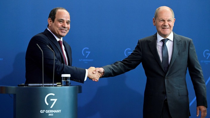 Diplomatie: Man kann sich seine "Freunde" derzeit nicht aussuchen: Ägyptens Präsident Abdel Fattah al-Sisi am Montag mit Bundeskanzler Scholz in Berlin.