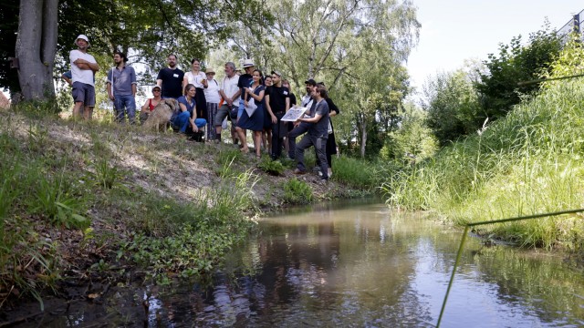Klimawandel: Wasser wie hier am Schwimmbadgraben kann zur Kühlung der Städte ebenso beitragen wie Bäume, das erklärten die Experten beim Stadtspaziergang in Lerchenfeld.
