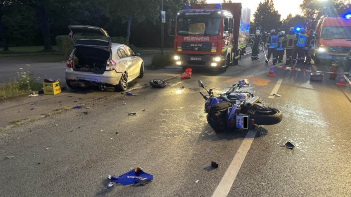 Unfälle bei Jesenwang und in Eichenau: Die Vorfahrt wird einem 40-jährigen Motorradfahrer am Montag auf der Hauptstraße in Eichenau genommen. Er wird schwer verletzt.