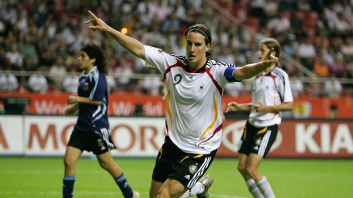 Birgit Prinz: Dreimal wurde Birgit Prinz zur Weltfußballerin gewählt - 2007 in China wurde sie mit dem DFB-Team Weltmeister.