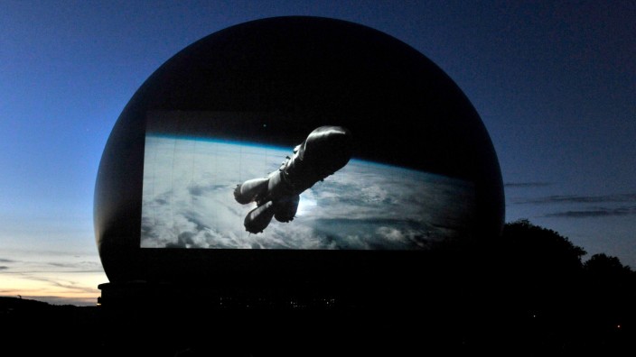 Raisting: Space Cinema