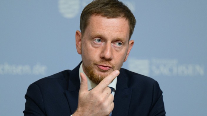 Michael Kretschmer: Michael Kretschmer sagt am Dienstag in Dresden seine Meinung zum Ukraine-Krieg - und macht sich damit unbeliebt.