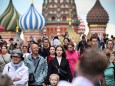 Russland: Spaziergänger am Roten Platz in Moskau