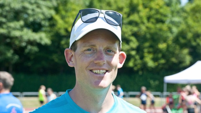 Schulsport: Andreas Streng, 41, im Sportpark in Markt Schwaben. Der Sportlehrer wurde dieses Jahr als einer von acht Lehrern in Bayern mit der Schulsport-Verdienstmedaille ausgezeichnet.