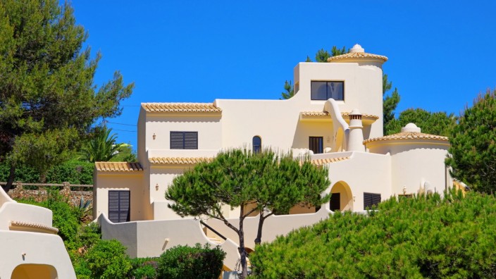 Immobilien-Finanzierung: Blauer Himmel, strahlender Sonnenschein, super Lage: Wer würde nicht gerne in diesem Ferienhaus in Andalusien wohnen?