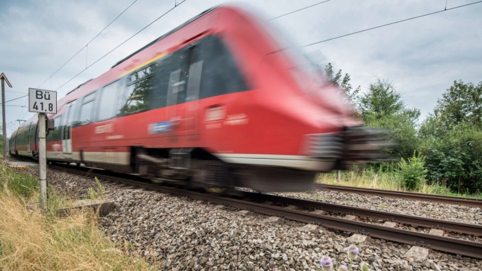 Marode Bahnstrecken: "Seit Langem sanierungsbedürftig": Lokführer beklagen auch den Zustand der Gleisstrecke südlich von Tutzing.