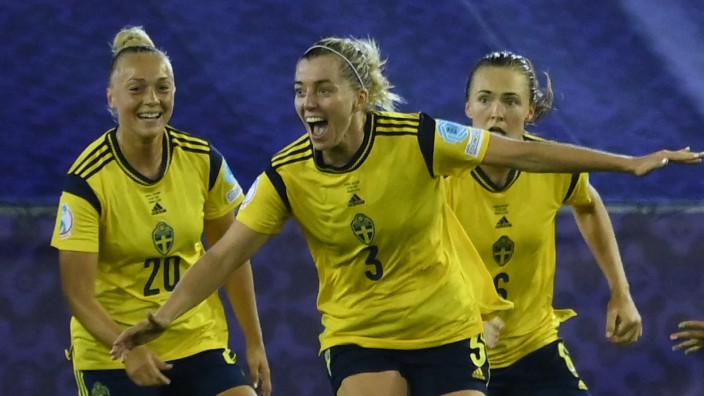 Schweden bei der Fußball-EM: Die Erlösung nach 92 langen Minuten: Linda Sembrant (Mitte) feiert das 1:0, das Schweden ins EM-Halbfinale bringt.