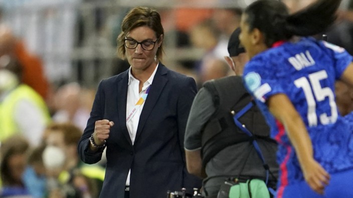 Deutschlands Halbfinalgegner Frankreich: Umstritten, aber bei der EM erfolgreich: Frankreichs Nationaltrainerin Corinne Diacre.